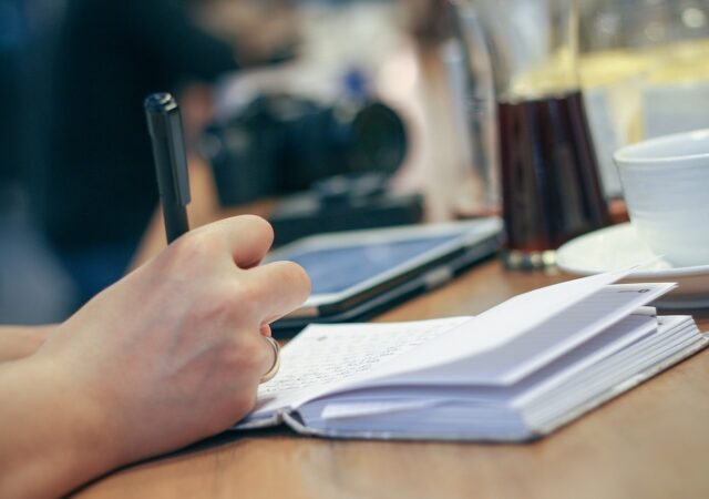 Hechas de letras: convocatoria para escritoras de Morelia