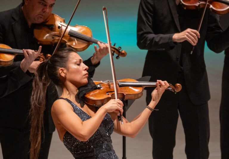 La violinista española Leticia Moreno inauguró el Festival de Música de Morelia Festival de Música de Morelia