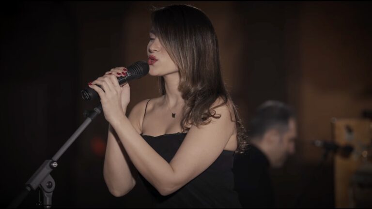 Parastoo Ahmadi: la cantante que fue condenada a 74 latigazos en Irán Parastoo Ahmadi
