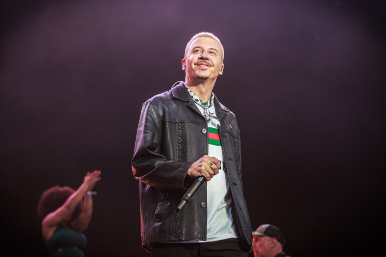Macklemore anuncia donaciones para Palestina Macklemore