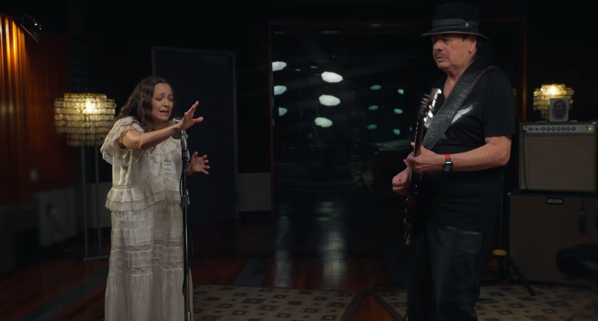 Natalia Lafourcade y Carlos Santana