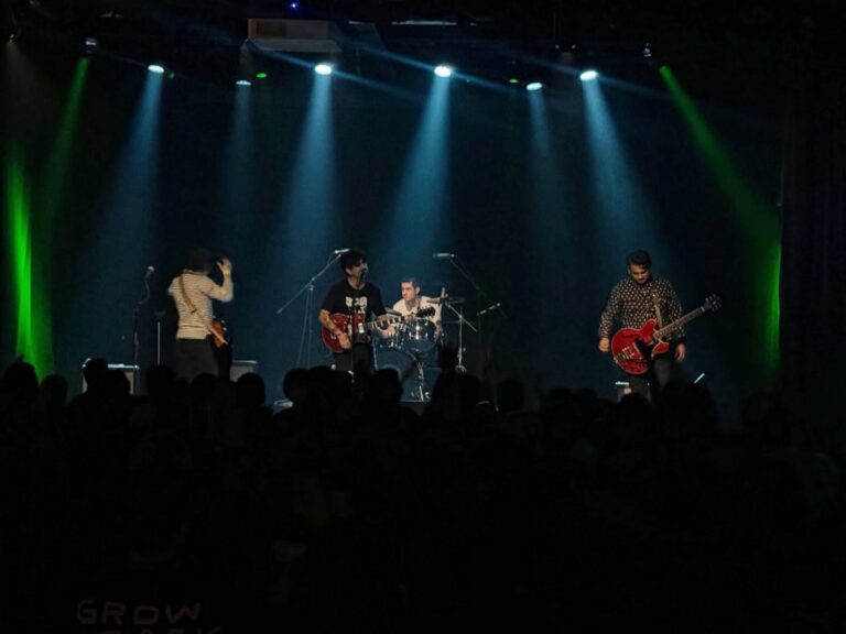 Pastilla anuncia concierto en México y fans recuerdan sus tuits racistas